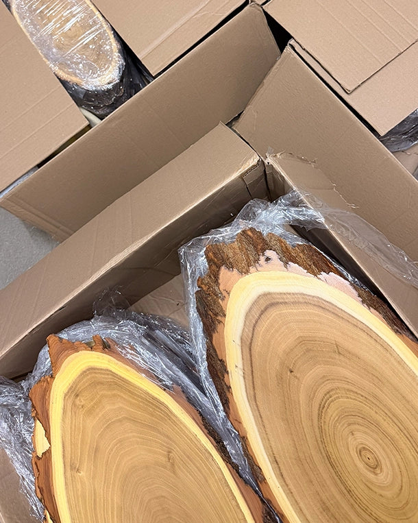 Akazien Trophäenschilder Platten mit Rinde ohne Bohrung für Hrischtrophäen in grossmengen erhältlich