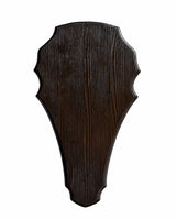 Wappenförmiges Trophäenschild aus gebürstetem Schweizer Fichtenholz für Ziegen- und Steinwildschädel.